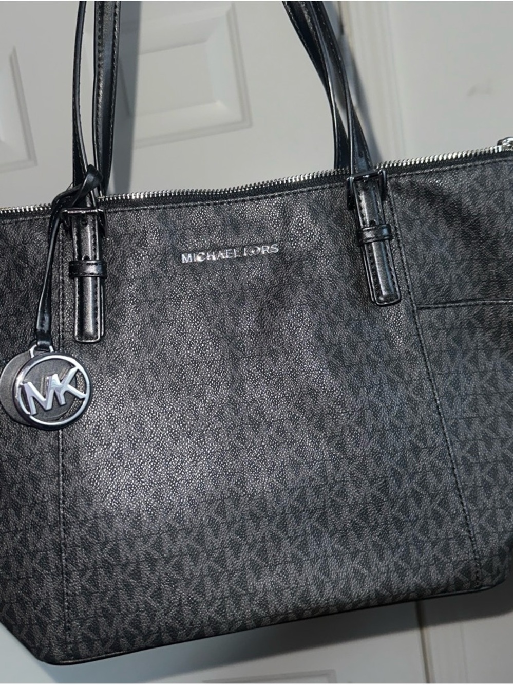 Michael Kors Black Signature MK-Print Tote